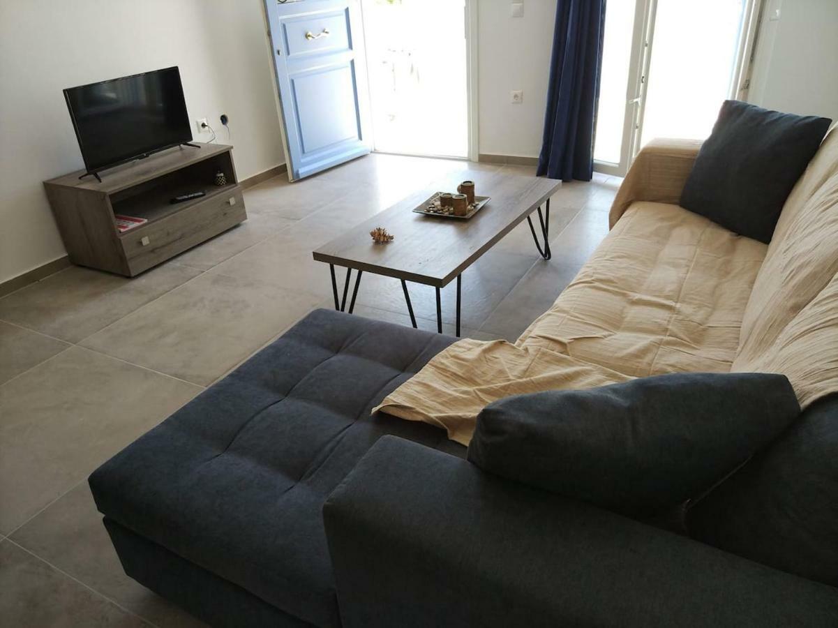 Papillon Villa Pera Gyalos Екстериор снимка