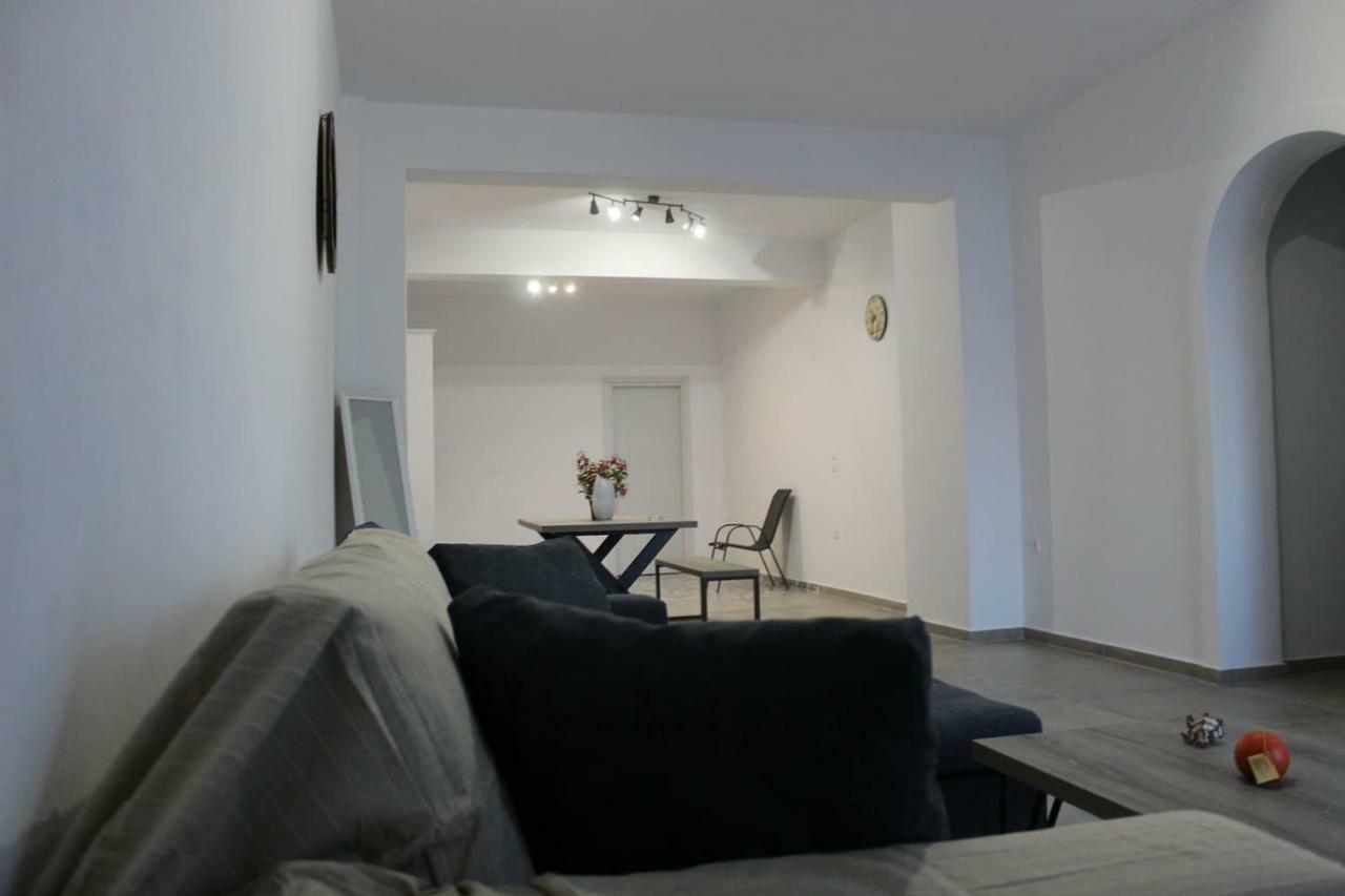 Papillon Villa Pera Gyalos Екстериор снимка