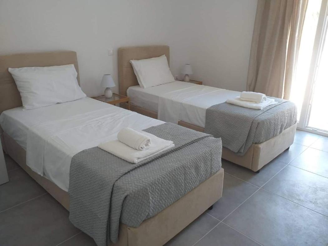Papillon Villa Pera Gyalos Екстериор снимка